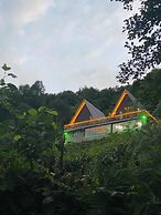GİYONA BUNGALOV