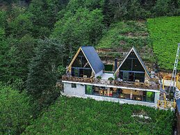GİYONA BUNGALOV