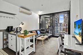 Central 2 Bed Apartment Near Melbourne CBD