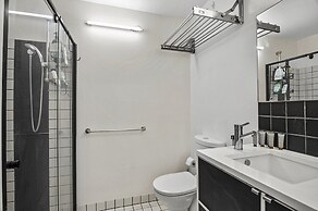 Central 2 Bed Apartment Near Melbourne CBD