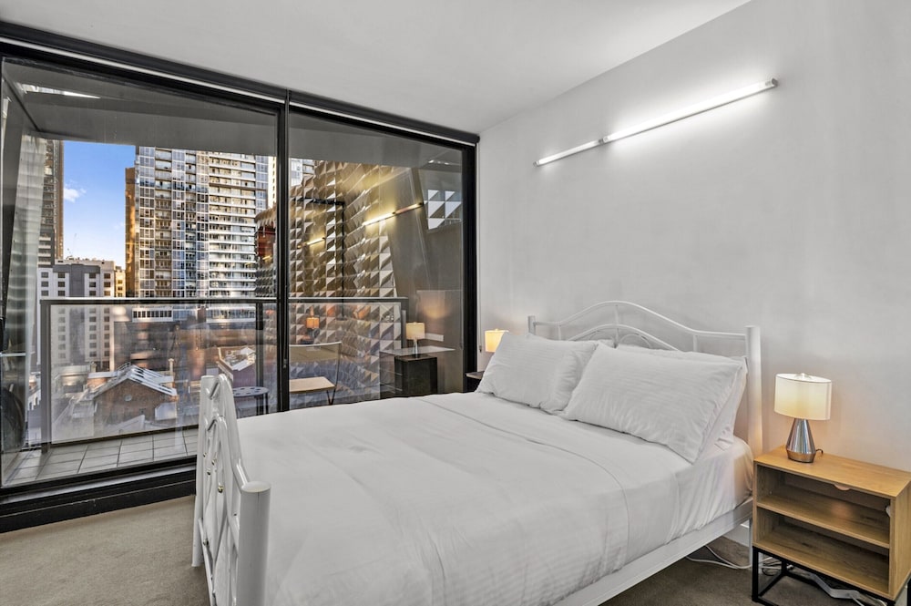 Central 2 Bed Apartment Near Melbourne CBD