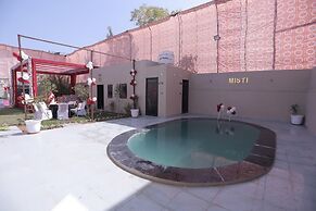 Misti Pool And Resort