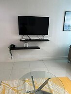 City Apartment in Kingston AC with Pool