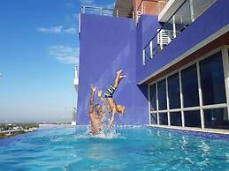 City Apartment in Kingston AC with Pool