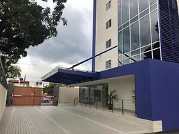 City Apartment in Kingston AC with Pool