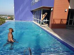 City Apartment in Kingston AC with Pool