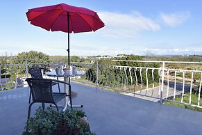 Relaxing Retreat With Terrace