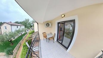 Cozy Apartment With Pool Near Umag
