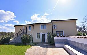 Cozy Apartment With Pool Near Umag