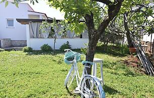 Apartment With Garden and BBQ Area