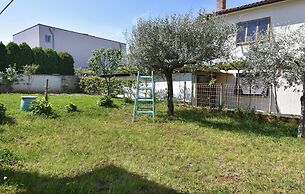 Apartment With Garden and BBQ Area
