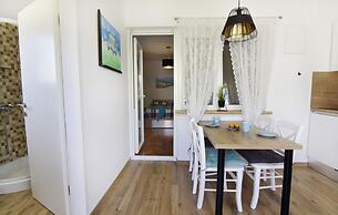 Apartment With Garden and BBQ Area