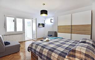 Apartment With Garden and BBQ Area