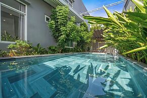 Cam On Beach 4-Bedroom Pool Villa