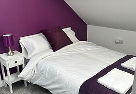 House Sleeps 8 With Garden