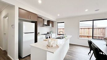 Creekstone 4B Home by GoodLive