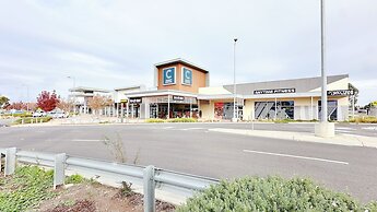 Creekstone 4B Home by GoodLive