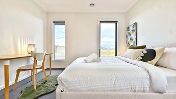 Creekstone 4B Home by GoodLive