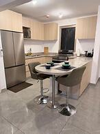 Deanery Apartments - Pool - AC - 24hrs