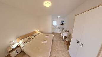 Cozy and Practical Studio in Šćavonija