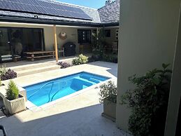 Self-catering Pool-side Guesthouse