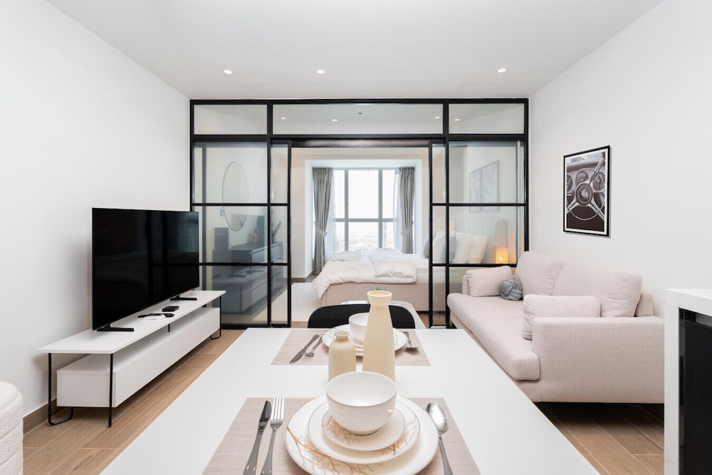 Gala Guests - Elite Residences Suites