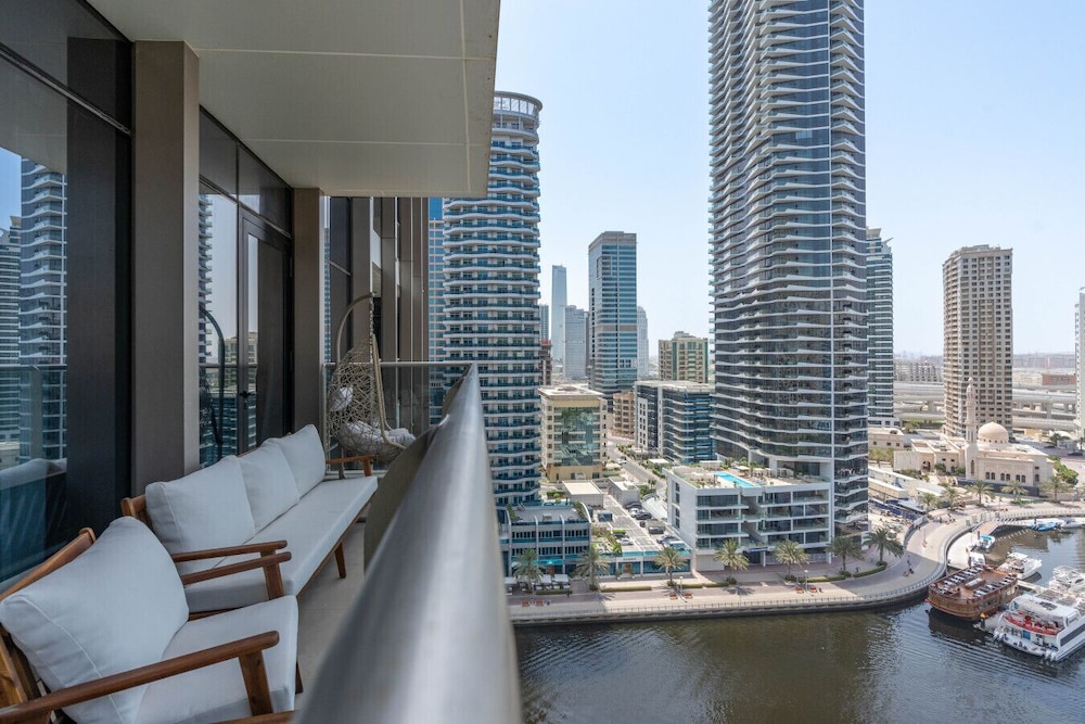 Gala Guests - Sparkle Tower Residences