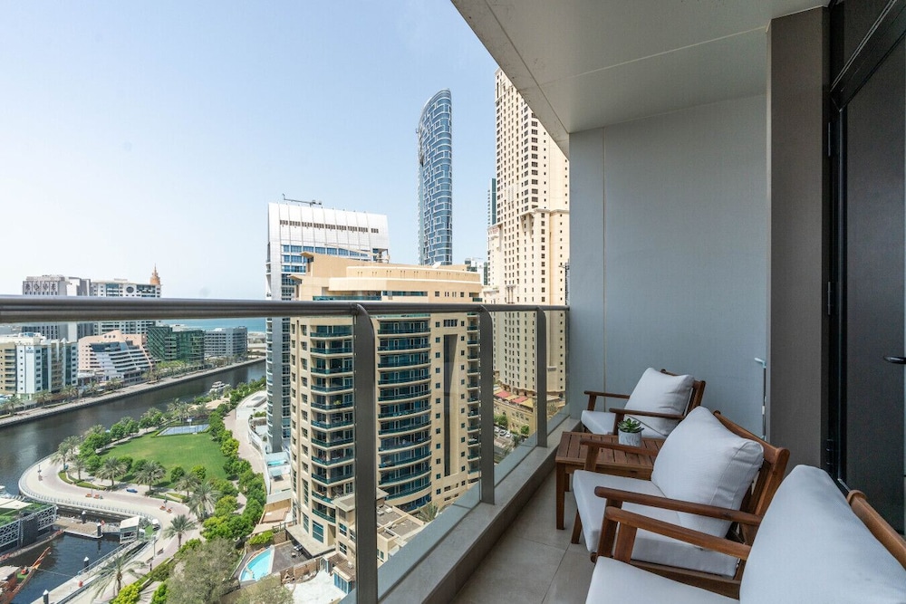 Gala Guests - Sparkle Tower Residences