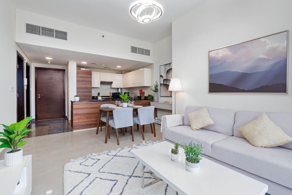 Gala Guests - Sparkle Tower Residences