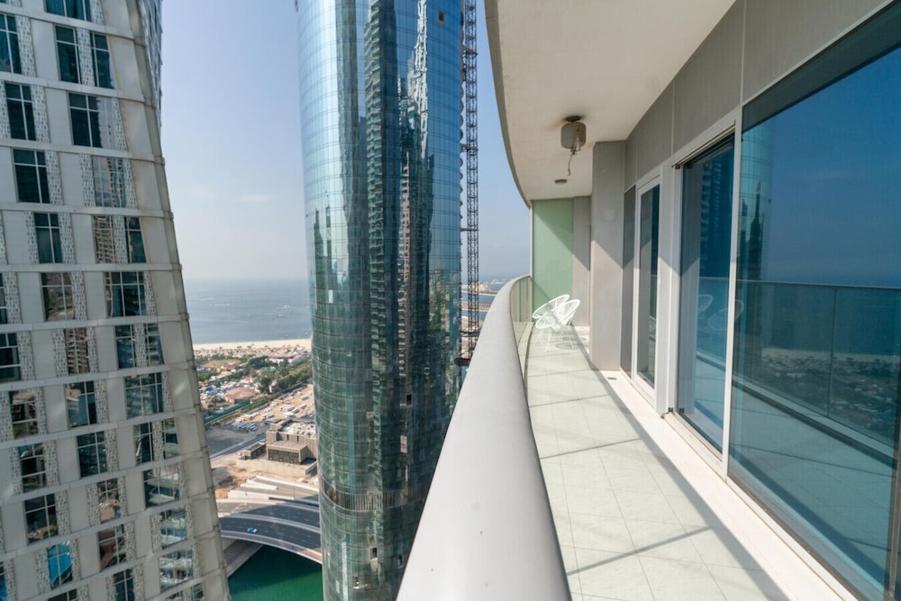 Gala Guests - Damac Heights Collection