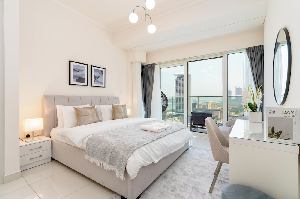 Gala Guests - Damac Heights Collection