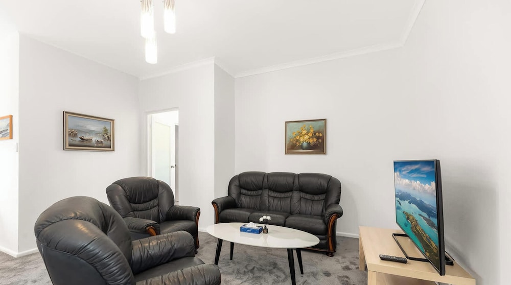 Metawise 2BR Apt Steps to Brighton-le-sands Beach