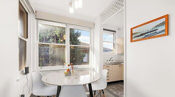 Metawise 2BR Apt Steps to Brighton-le-sands Beach
