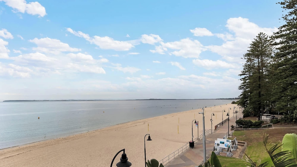 Metawise 2BR Apt Steps to Brighton-le-sands Beach