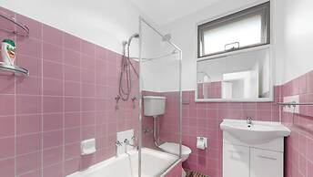 Metawise 2BR Apt Steps to Brighton-le-sands Beach