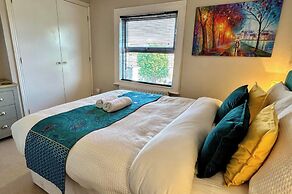 Character Bedford Apartment With Two Bedrooms