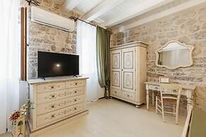 Apartments Leo
