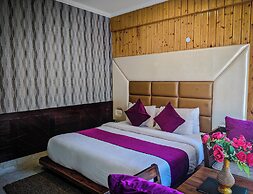 Evoque Hotel - River View Near Mall Road