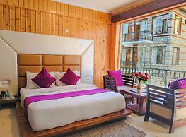 Evoque Hotel - River View Near Mall Road
