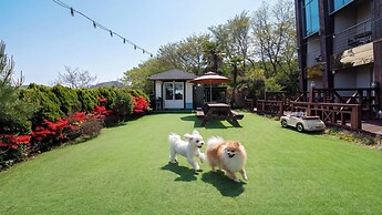 Geoje Pings Pet-friendly Pension