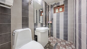 Geoje Pings Pet-friendly Pension