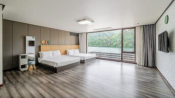 Gapyeong Club Board Resort