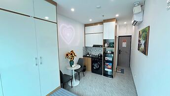 Aira Kim Ma Apartment