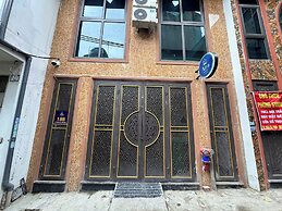 Aira Kim Ma Apartment