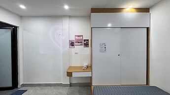 Aira Kim Ma Apartment
