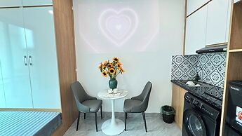 Aira Kim Ma Apartment