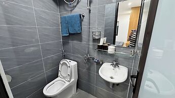 Aira Kim Ma Apartment
