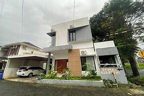 Damai Ilustria By Semesta Management