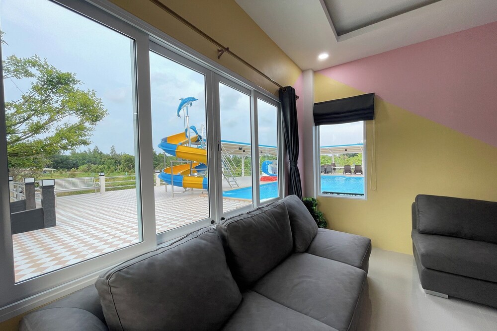 Nueng Pool Villa