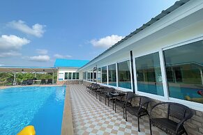 Nueng Pool Villa